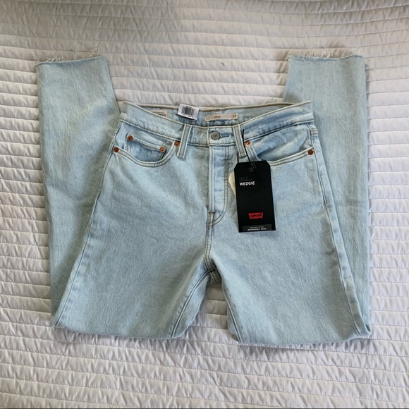 Levis Wedgie Straight Leg Jeans - Picture 7 of 8